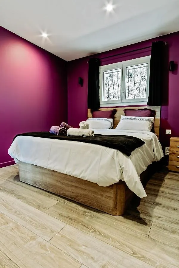 La Maison Fratelli Йер 0*,  Франция
