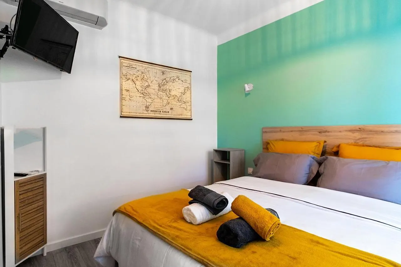 La Maison Fratelli Йер 0*,  Франция